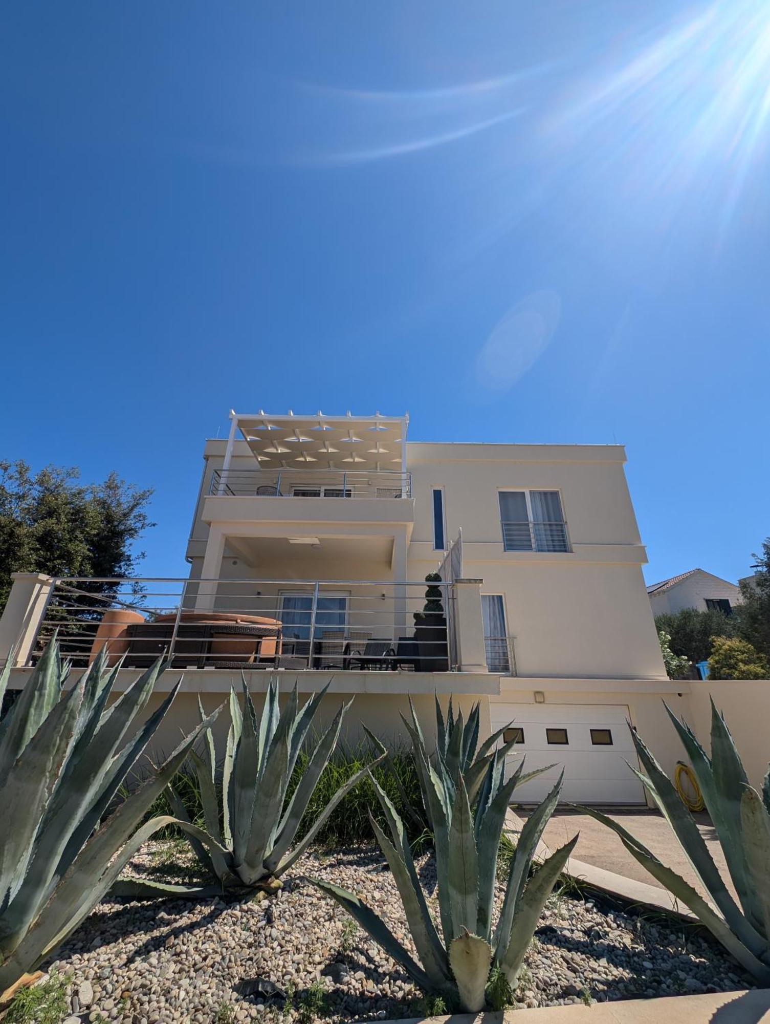 Villa Kora - Luxury Holiday Apartments Lumbarda Exterior photo